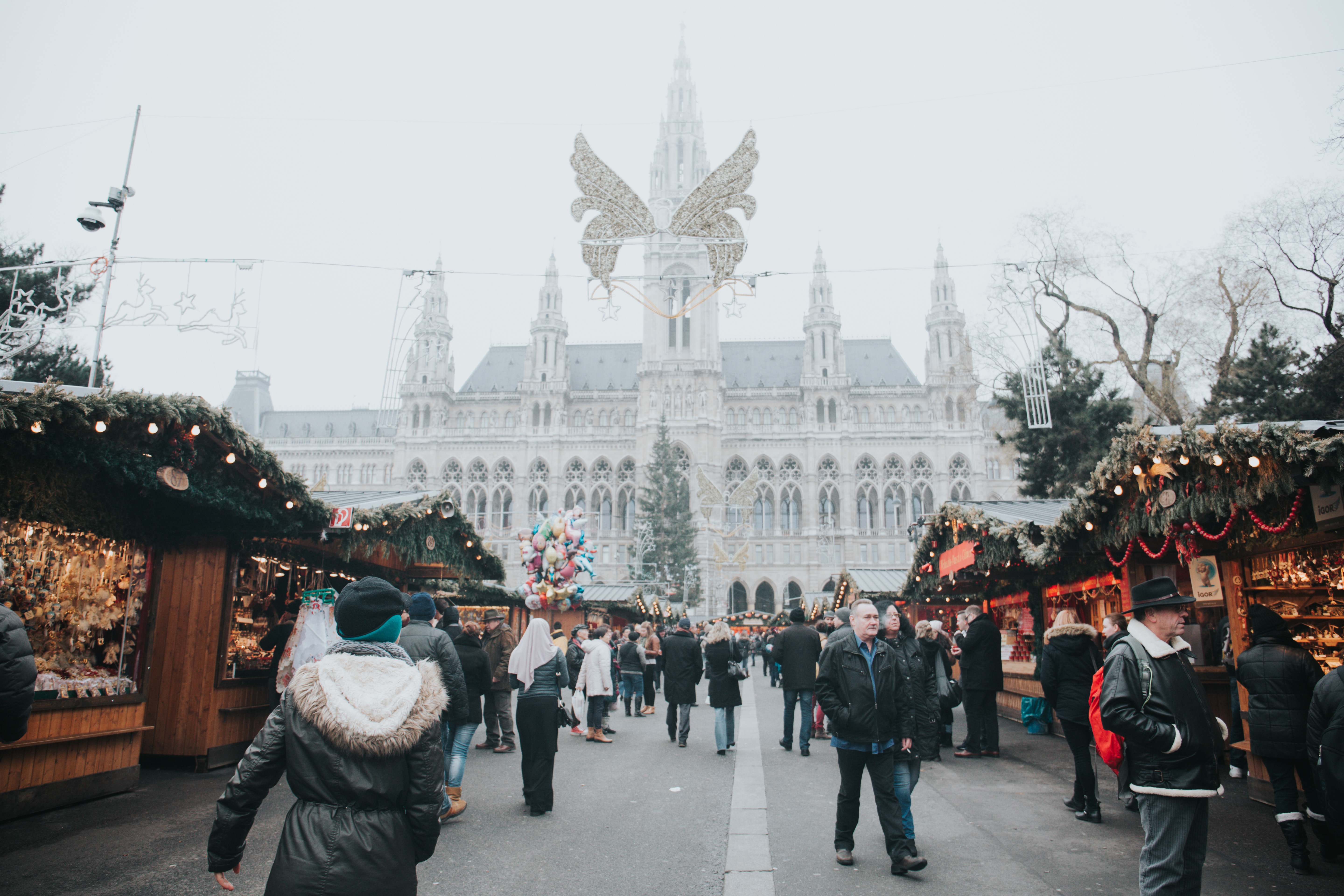 A picture of a Christmas market.
